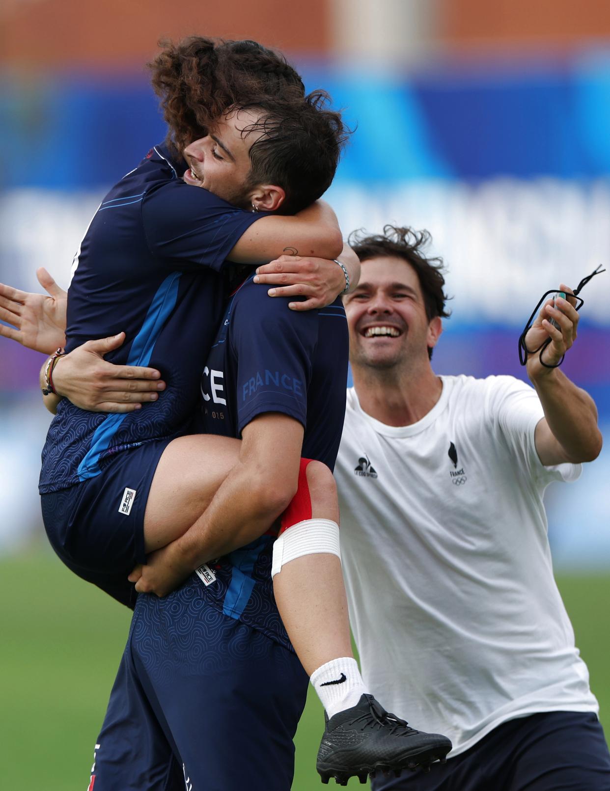 包含哥伦比亚队备战欧锦赛资格赛,士气高昂的词条 包含哥伦比亚队备战欧锦赛资格赛,士气高昂的词条